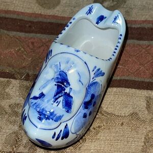 Vintage delft porcelain shoe ashtray